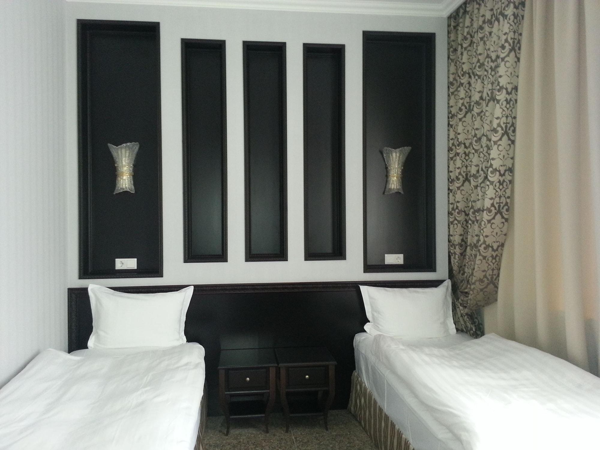 Royal Petrol Hotel Taldykorgan Ngoại thất bức ảnh
