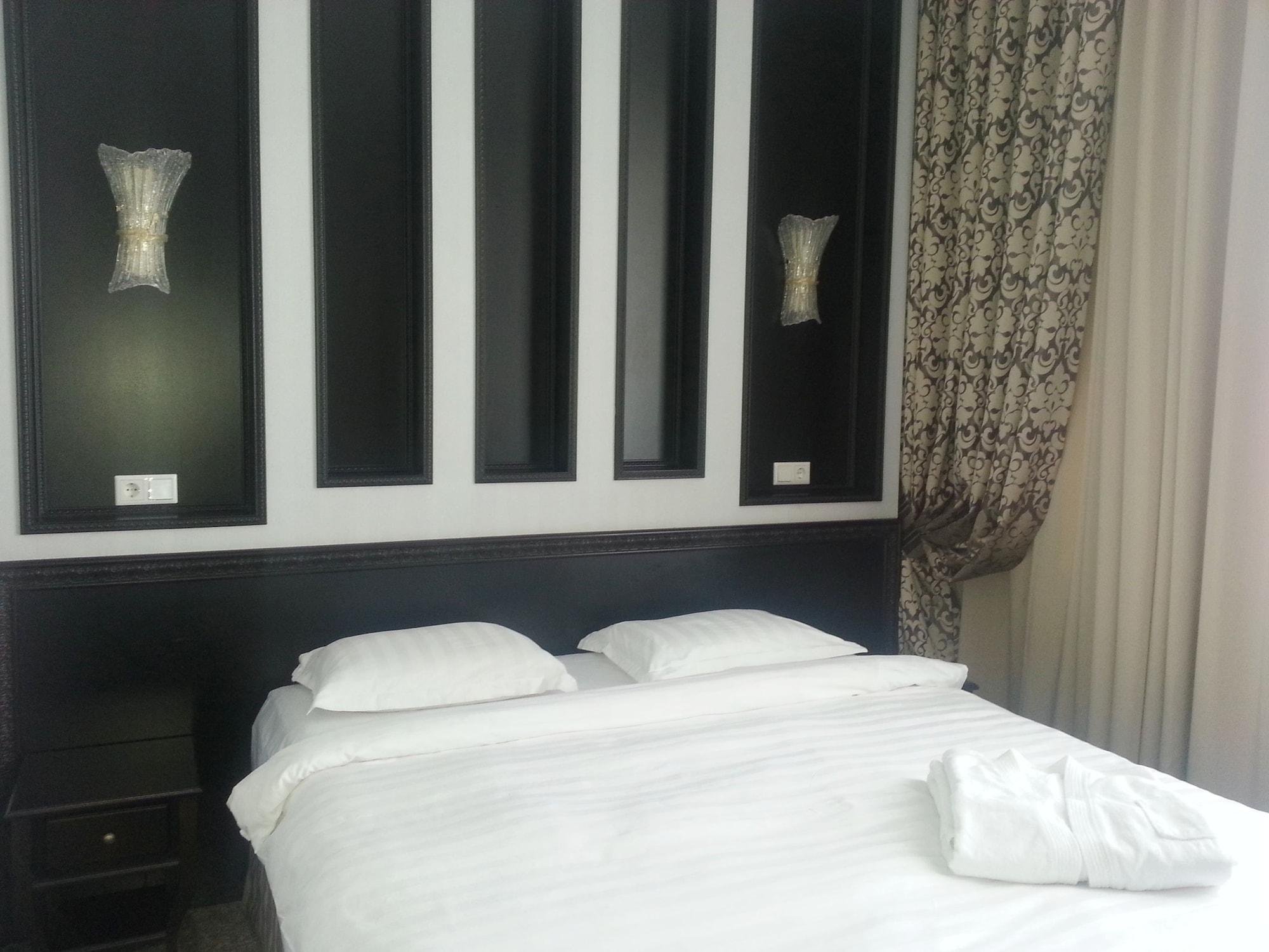 Royal Petrol Hotel Taldykorgan Ngoại thất bức ảnh