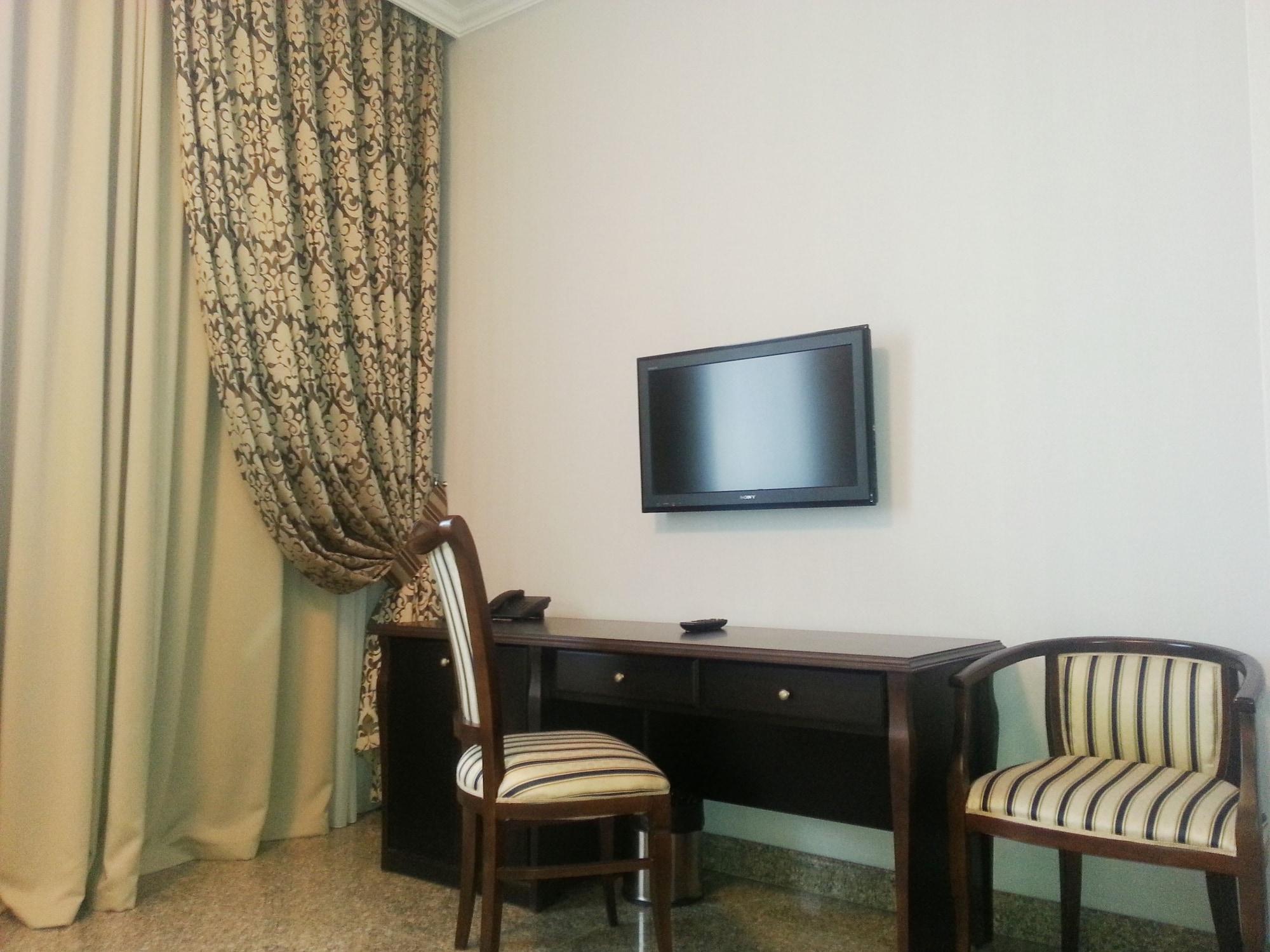 Royal Petrol Hotel Taldykorgan Ngoại thất bức ảnh